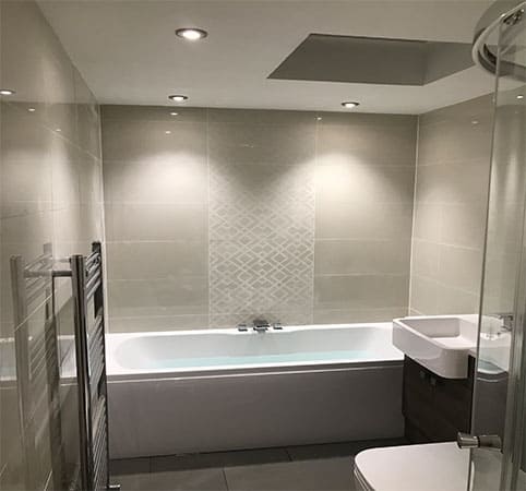 Morden Bathroom With Bath